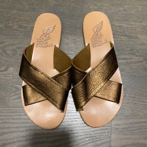 Bronze colored Thais sandal, gently used.